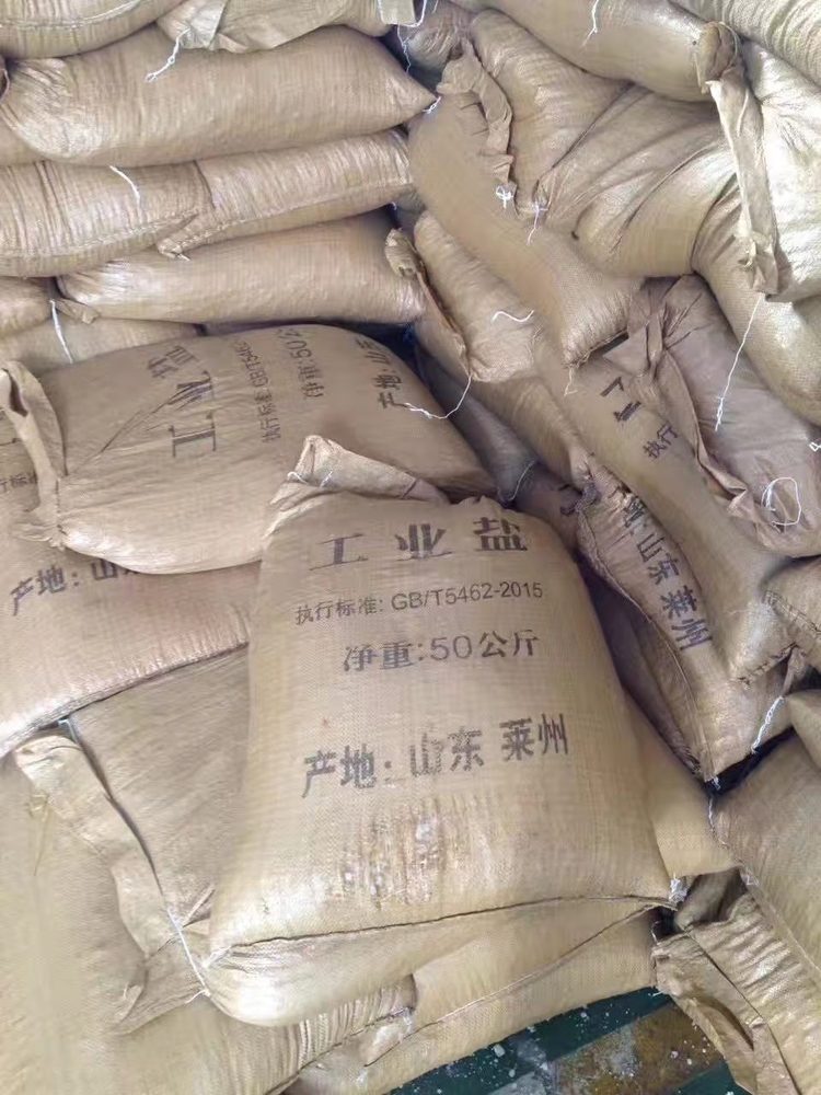 华龙盐业精制工业盐 解析大颗粒工业用盐与“小白盐”的应用与市场